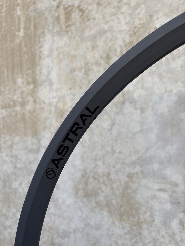 Solstice Stealth - Limited Edition (rim brake)